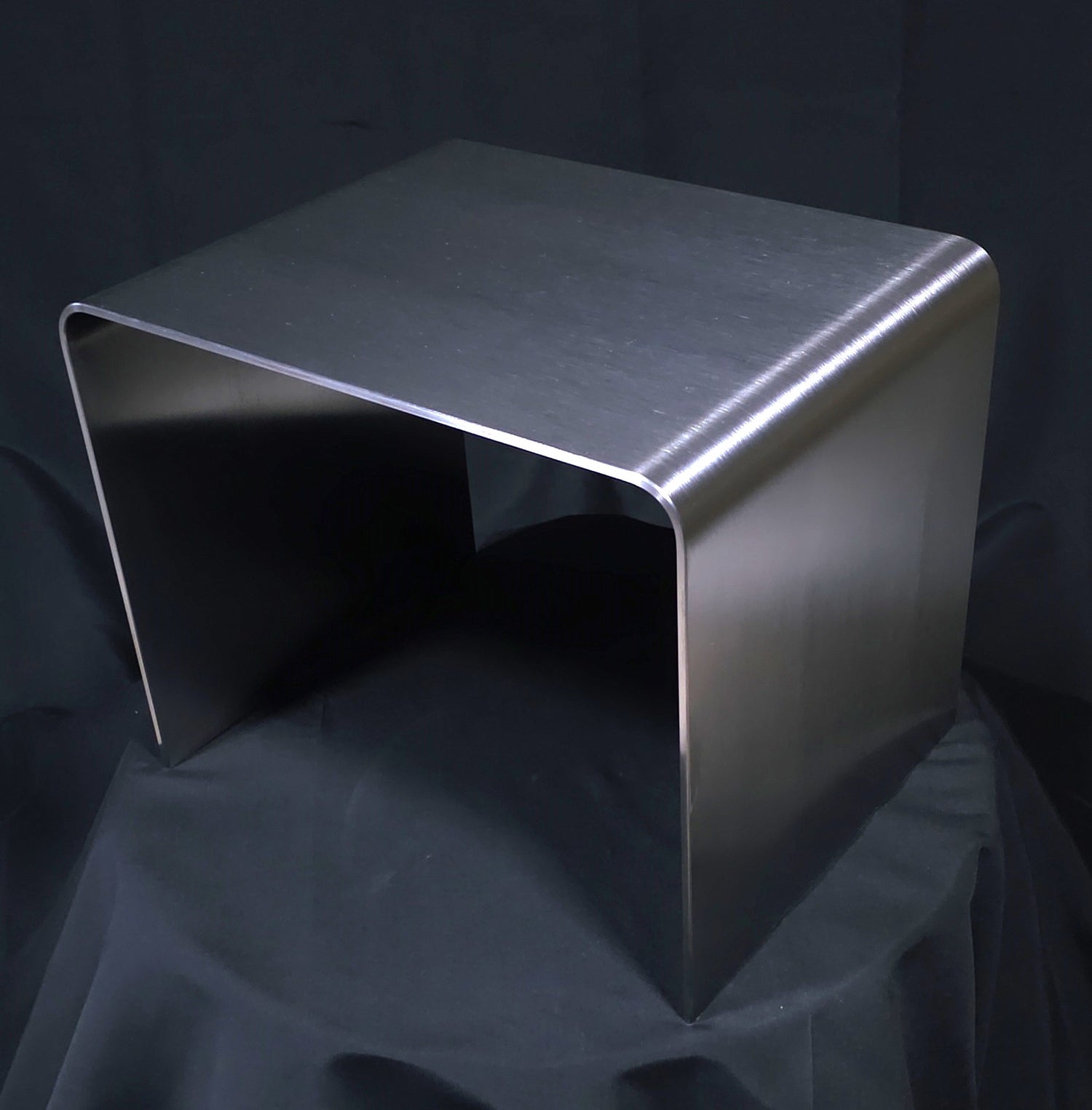 Tische der Serie Lissabon: Robustheit trifft auf modernes Design